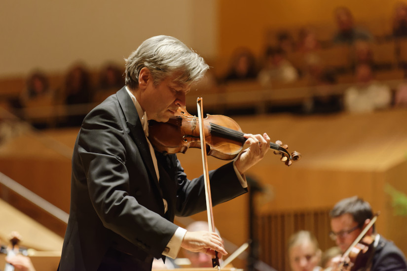 Violinsolist Harald Strauss-Orlovsky in der Konzerthalle Bamberg